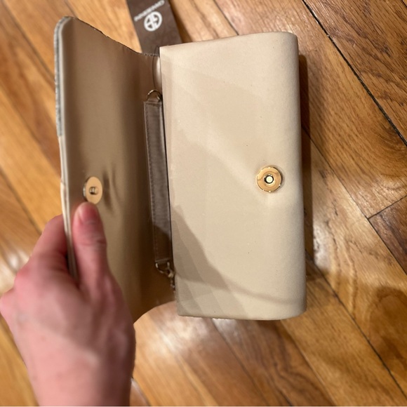 Giani Bernini Cream and Silver Clutch - Picture 4 of 8